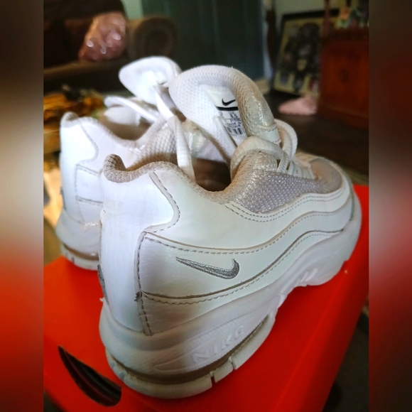 Nike White Boys Chunky Flex Runner Sneakers with Cushioned Midsole Size 9C - Picture 3 of 6